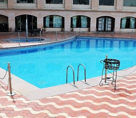 Hotel Ark Continental Rudrapur Exteriér fotografie